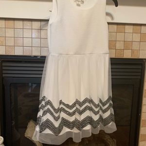 Girls white and black dress